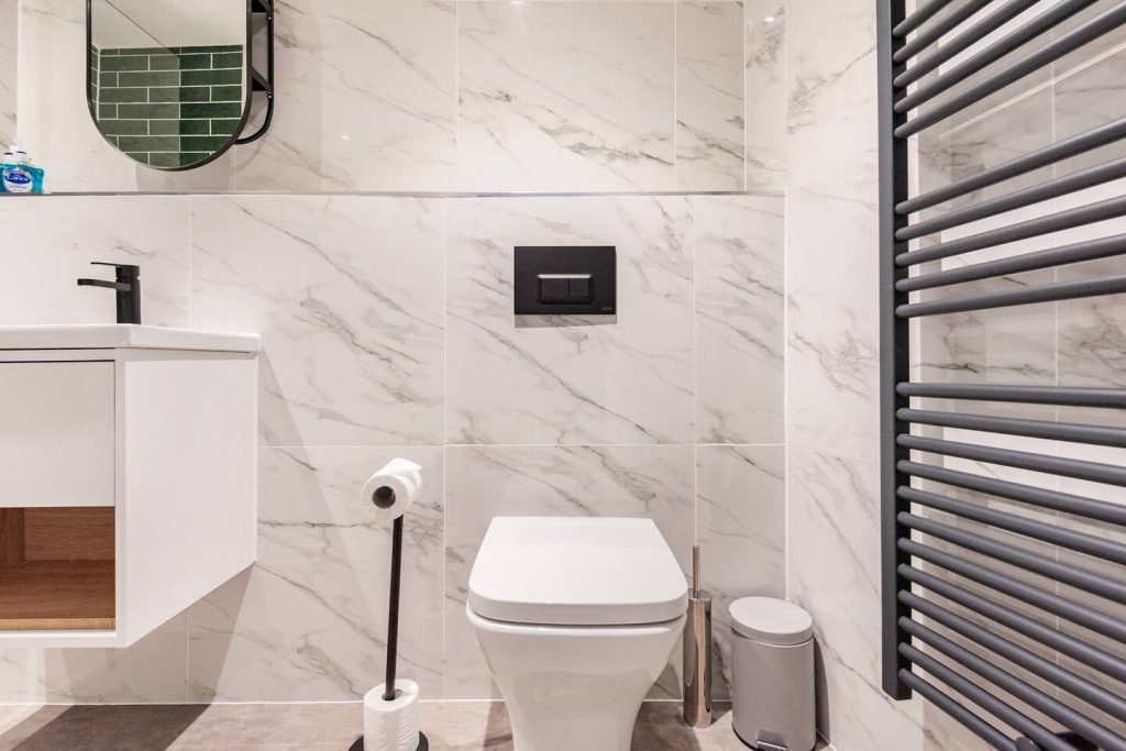 Executive Penthouse bathroom leeds apartments hotel