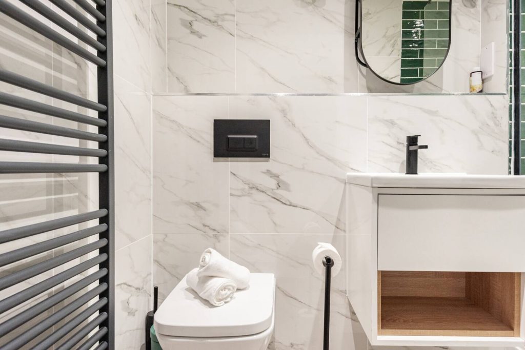 Executive Penhouse Bathroom serviced apartments in leeds uk