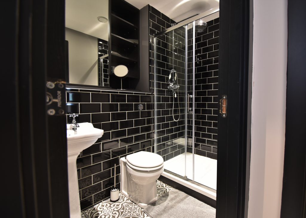 Brooklyn Suite Ensuite Bathroom apartments to rent leeds